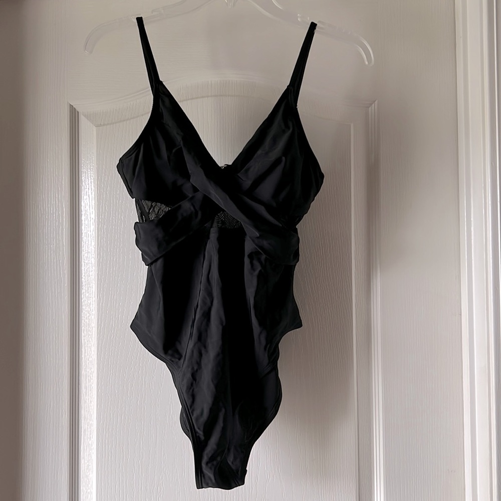 NWT CUPSHE V Neck One Piece Swimsuit Crisscross Mesh Mid Cut